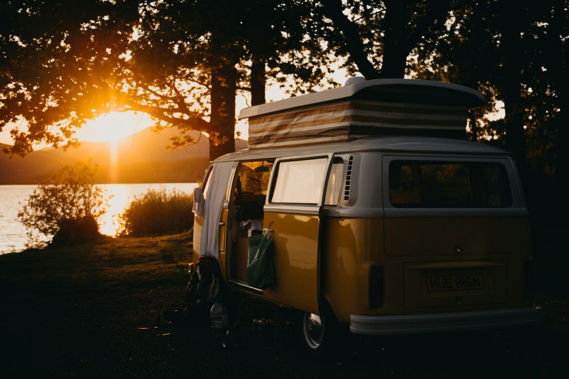 Romantiek in de camper: zo houd je de vonk erin op een paar vierkante meter